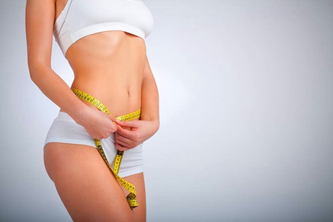 Messung des Taillenumfangs nach Gewichtsverlust. 